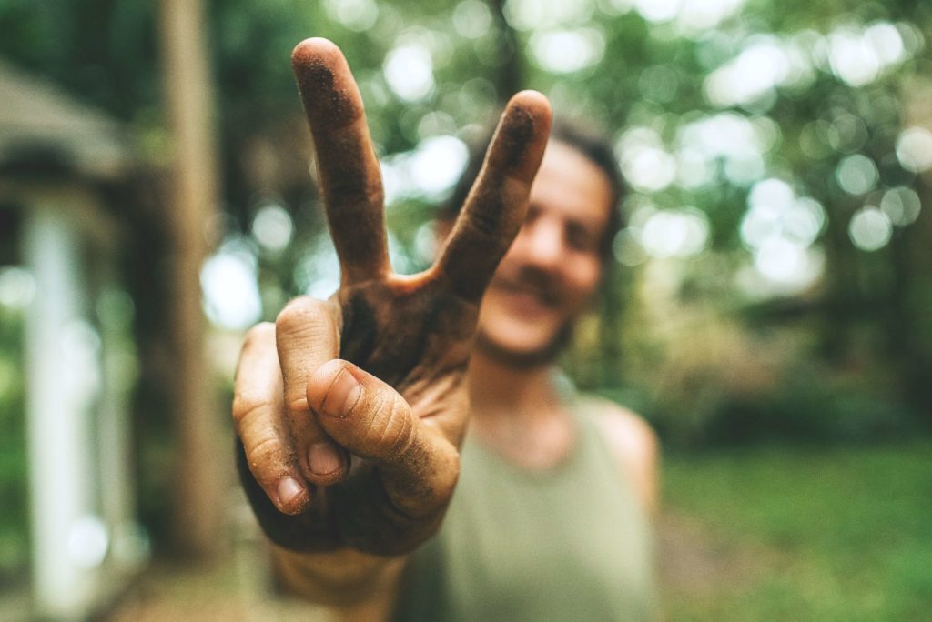 Lire la suite à propos de l’article Les mains dans la terre